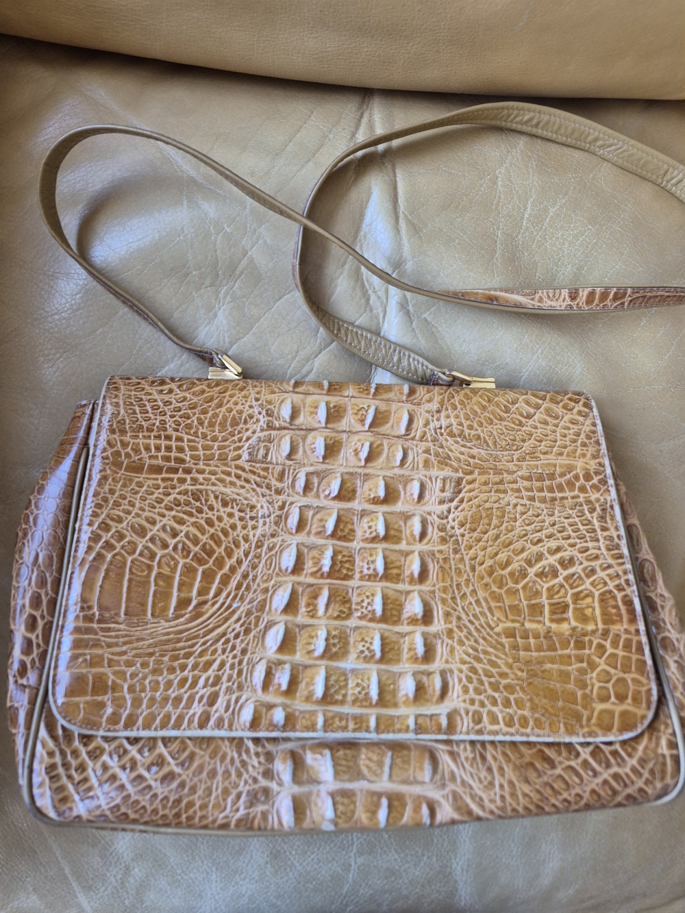 💕Sondra Roberts Classic Croc-Embossed Shoulder Bag in Tan💕